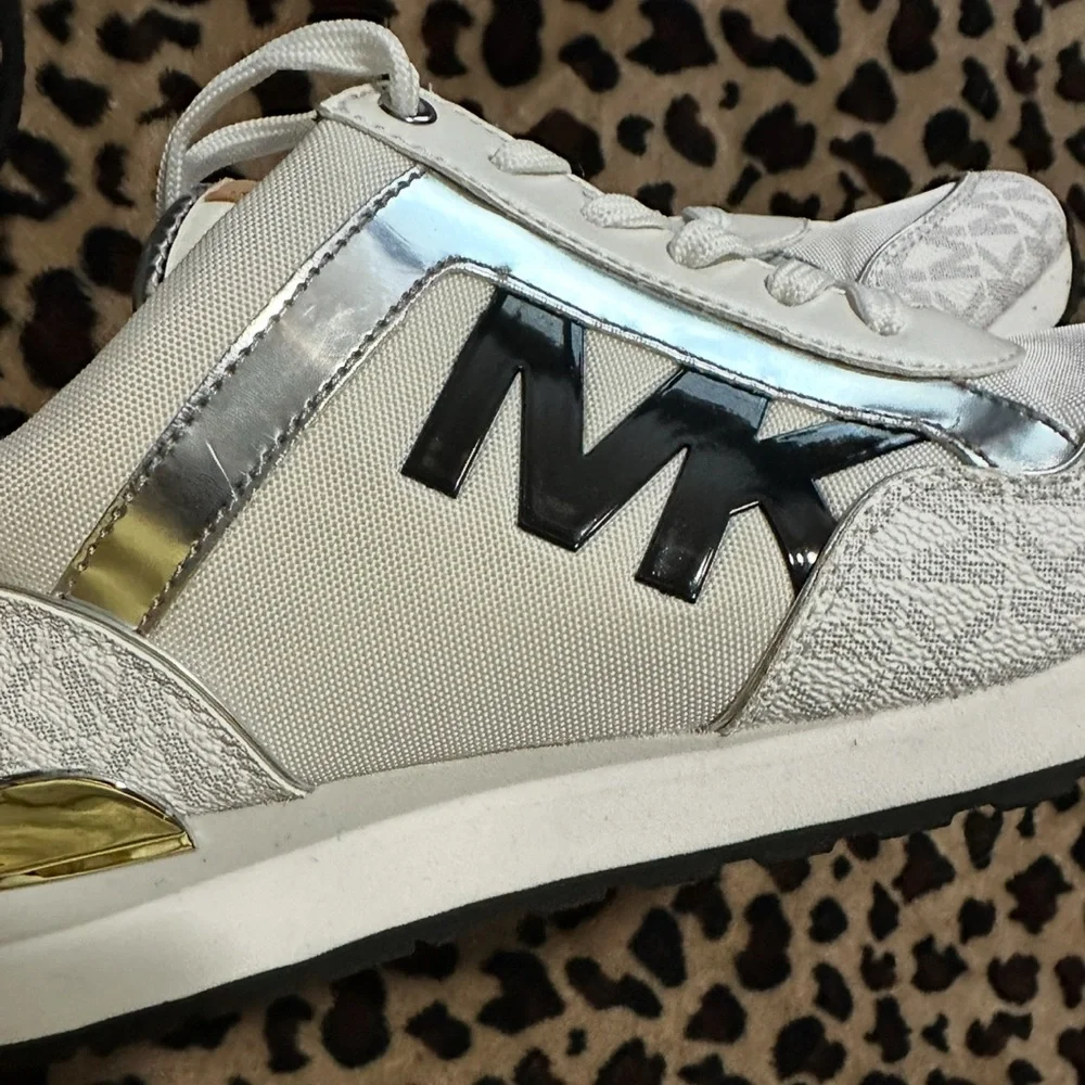 MICHAEL KORS MADDY TWO TINE LOGO TRAINER SNEAKERS - Picture 4 of 6